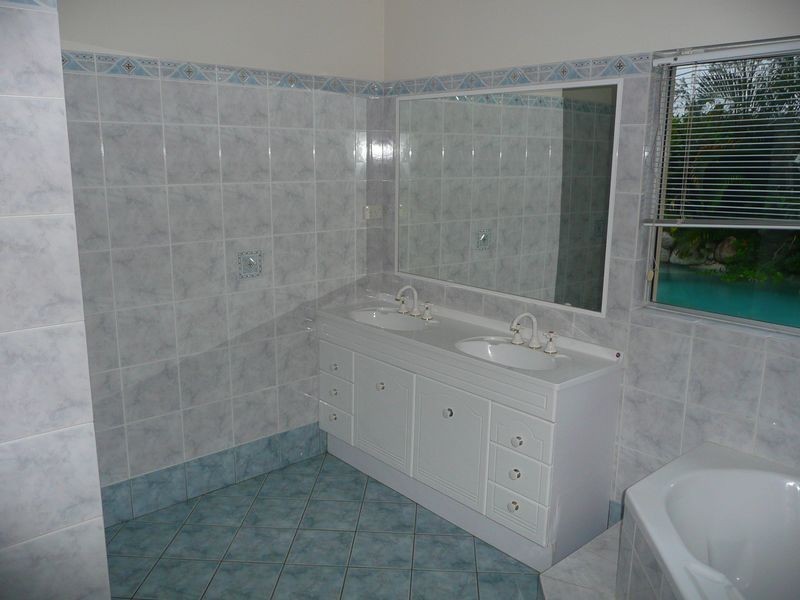 68 Callum Street, Mooroobool QLD 4870
