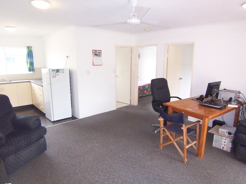 8/71 Pease Street, Cairns QLD 4870