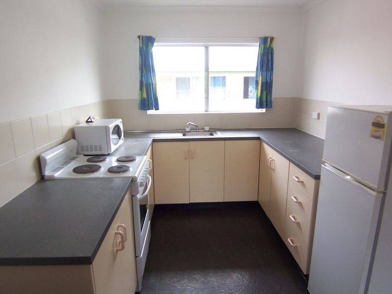 8/71 Pease Street, Cairns QLD 4870