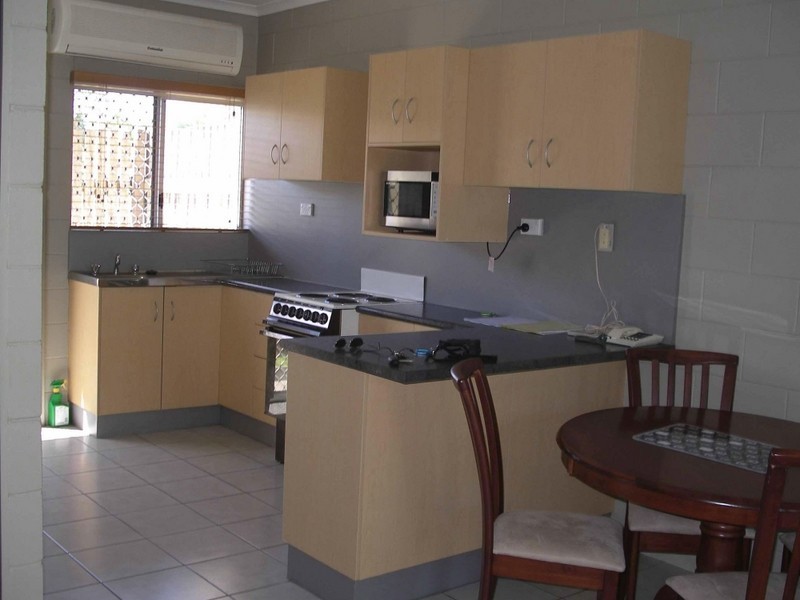 2/10 Mulligan Street, Manoora QLD 4870