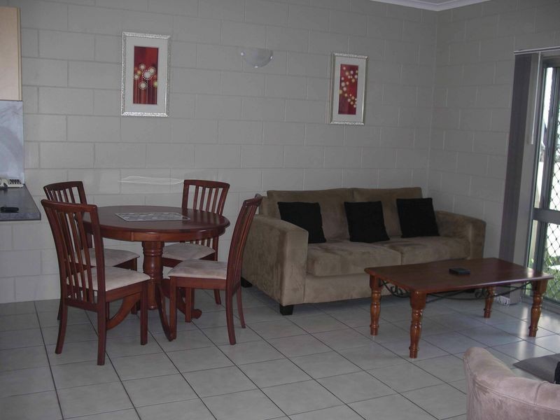 2/10 Mulligan Street, Manoora QLD 4870