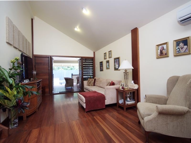 7 Neeve Close, Whitfield QLD 4870