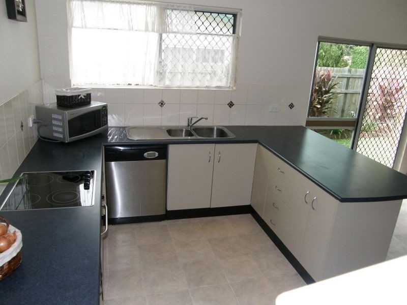 6 Lime Street, Mooroobool QLD 4870