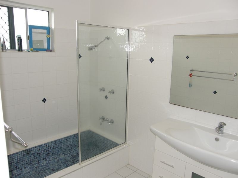 6 Lime Street, Mooroobool QLD 4870