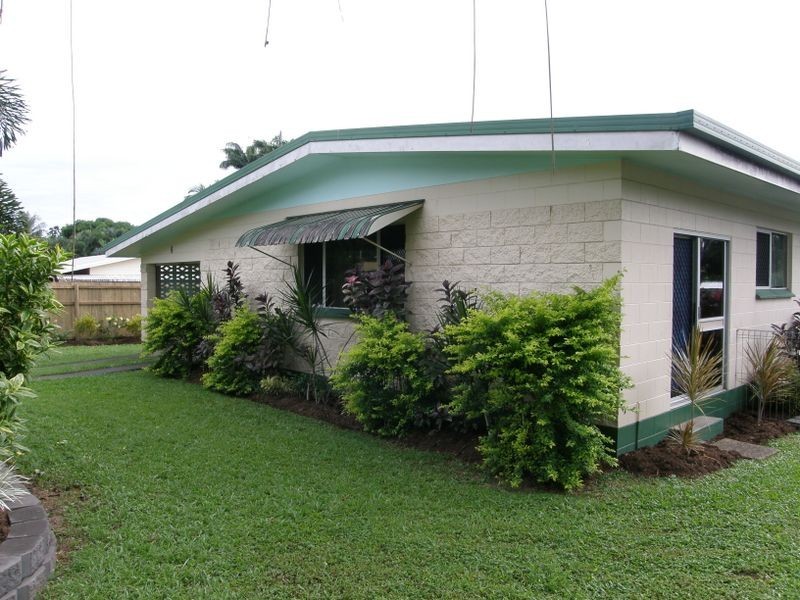 6 Lime Street, Mooroobool QLD 4870