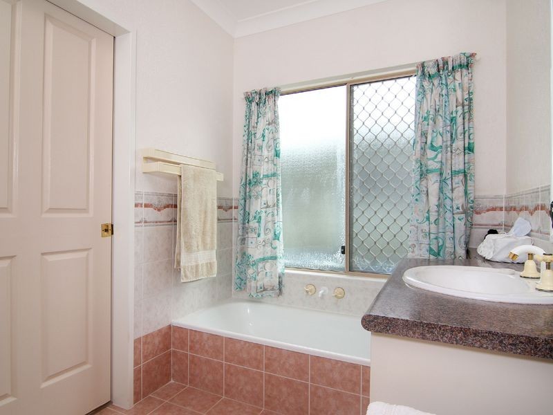 19 Meander Close, Brinsmead QLD 4870