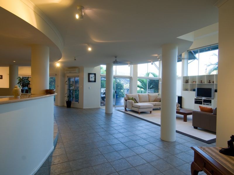 182 Hillview Crescent, Whitfield QLD 4870