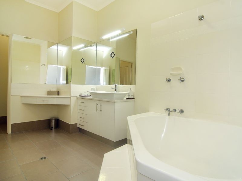 182 Hillview Crescent, Whitfield QLD 4870