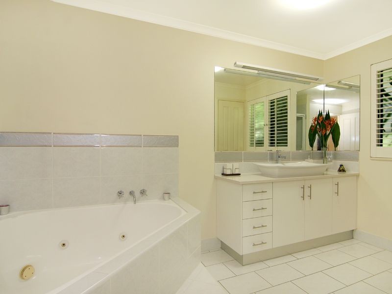 182 Hillview Crescent, Whitfield QLD 4870