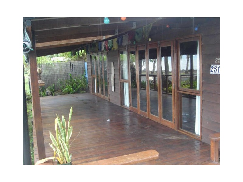 251 OShea Esplanade, Machans Beach QLD 4878