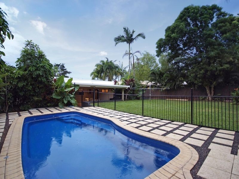 16 Di Savia Close, Whitfield QLD 4870