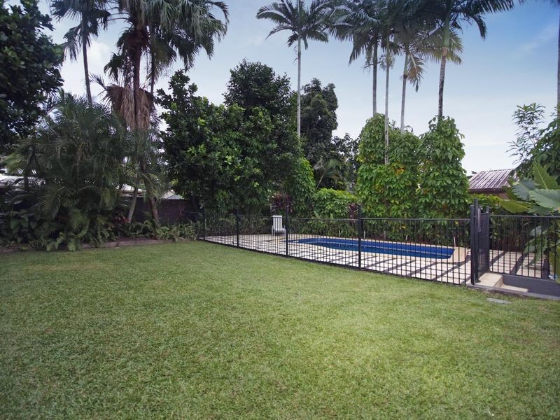 16 Di Savia Close, Whitfield QLD 4870