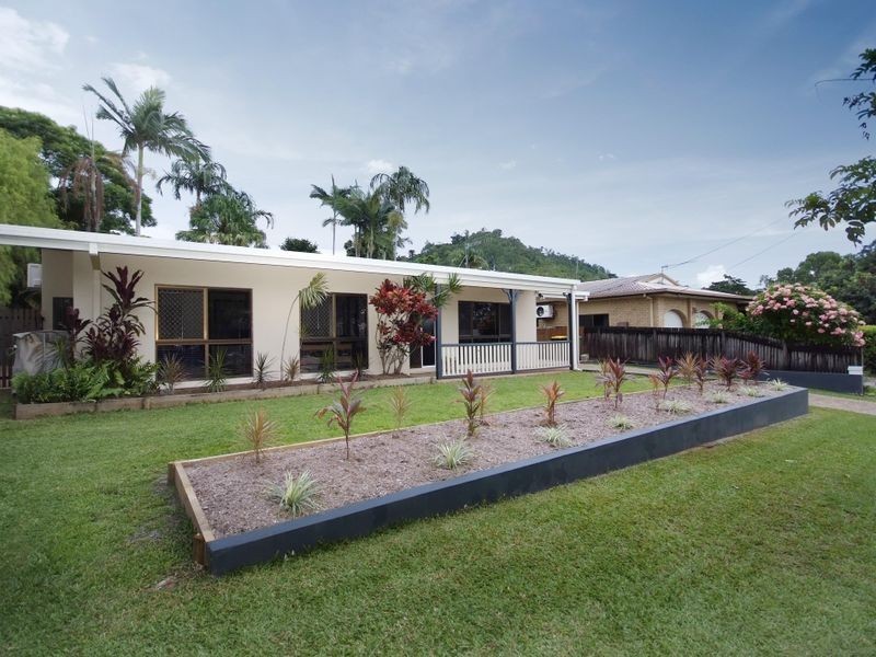 16 Di Savia Close, Whitfield QLD 4870