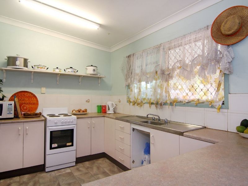 2 Rose Blank Close, Manunda QLD 4870