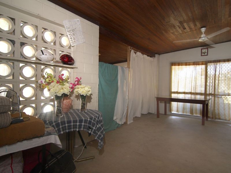 2 Rose Blank Close, Manunda QLD 4870