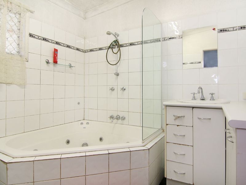 2 Rose Blank Close, Manunda QLD 4870