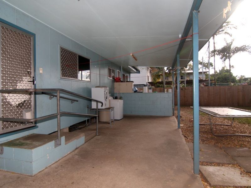2 Rose Blank Close, Manunda QLD 4870