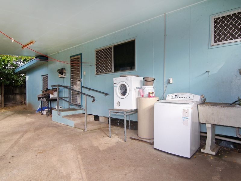 2 Rose Blank Close, Manunda QLD 4870