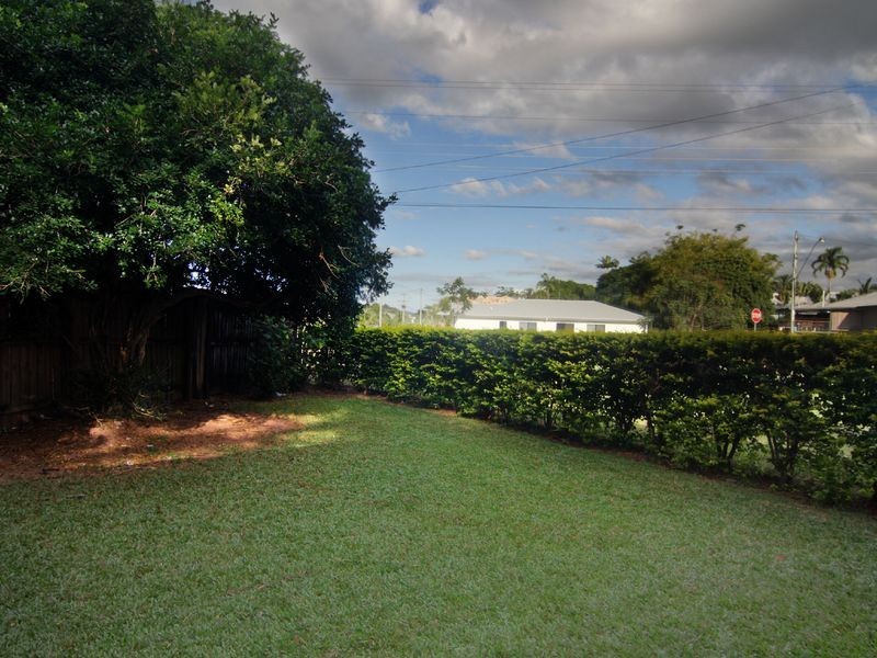 2 Rose Blank Close, Manunda QLD 4870