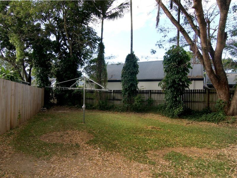 2 Rose Blank Close, Manunda QLD 4870