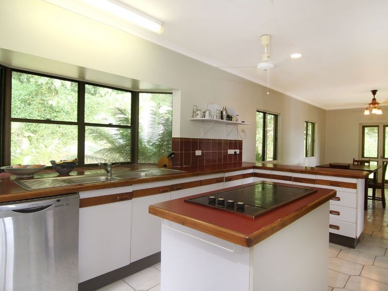 18-20 Cascade Drive, Redlynch QLD 4870