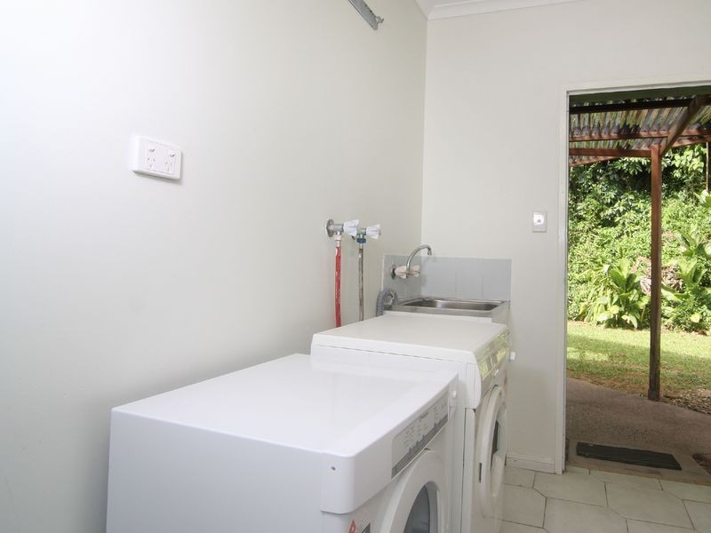 18-20 Cascade Drive, Redlynch QLD 4870