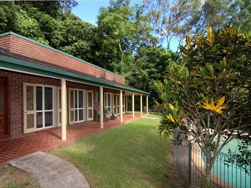 18-20 Cascade Drive, Redlynch QLD 4870