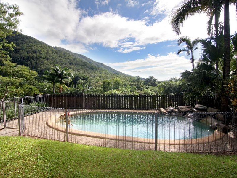 18-20 Cascade Drive, Redlynch QLD 4870