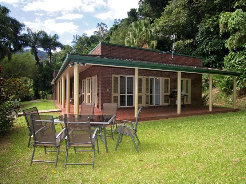 18-20 Cascade Drive, Redlynch QLD 4870