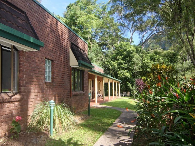 18-20 Cascade Drive, Redlynch QLD 4870