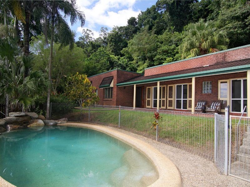 18-20 Cascade Drive, Redlynch QLD 4870