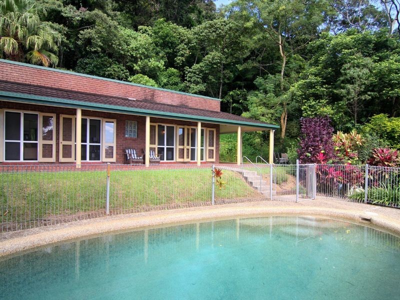 18-20 Cascade Drive, Redlynch QLD 4870