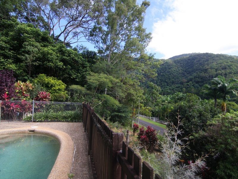 18-20 Cascade Drive, Redlynch QLD 4870