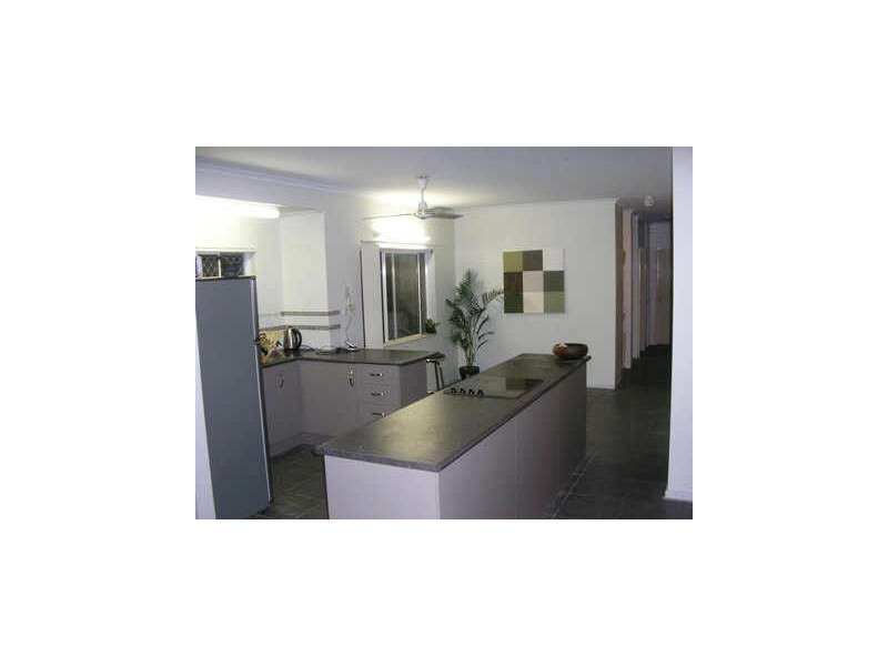 2 Milford Street, Kanimbla QLD 4870