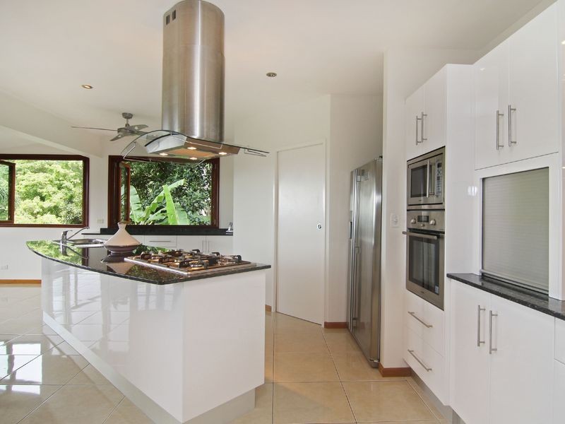 176 Sydney Close, Bayview Heights QLD 4868