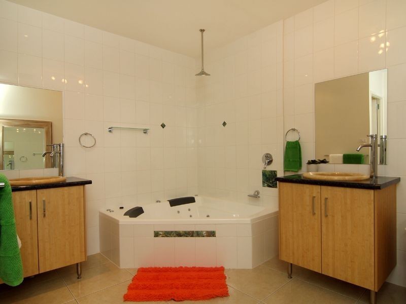 176 Sydney Close, Bayview Heights QLD 4868