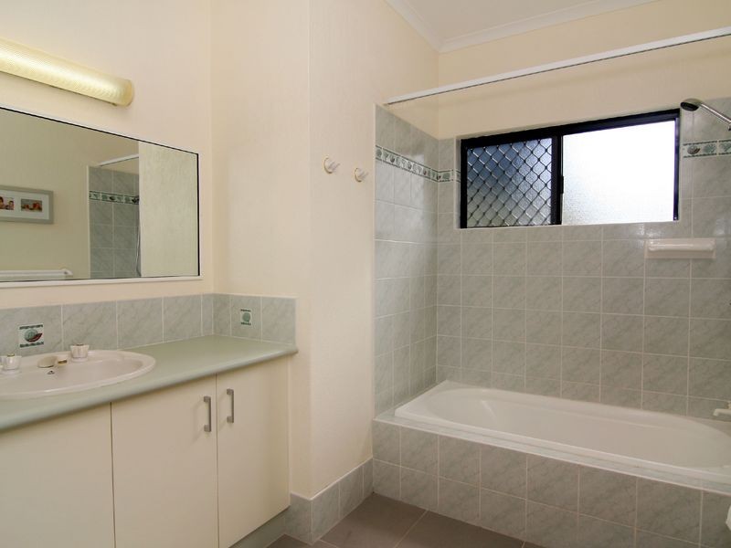 11 Ficus Close, Redlynch QLD 4870