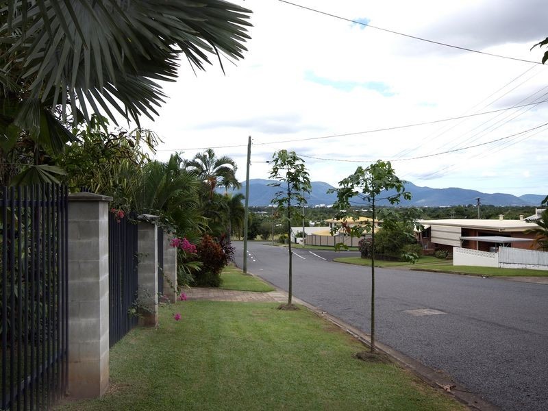 16 Park Street, Whitfield QLD 4870