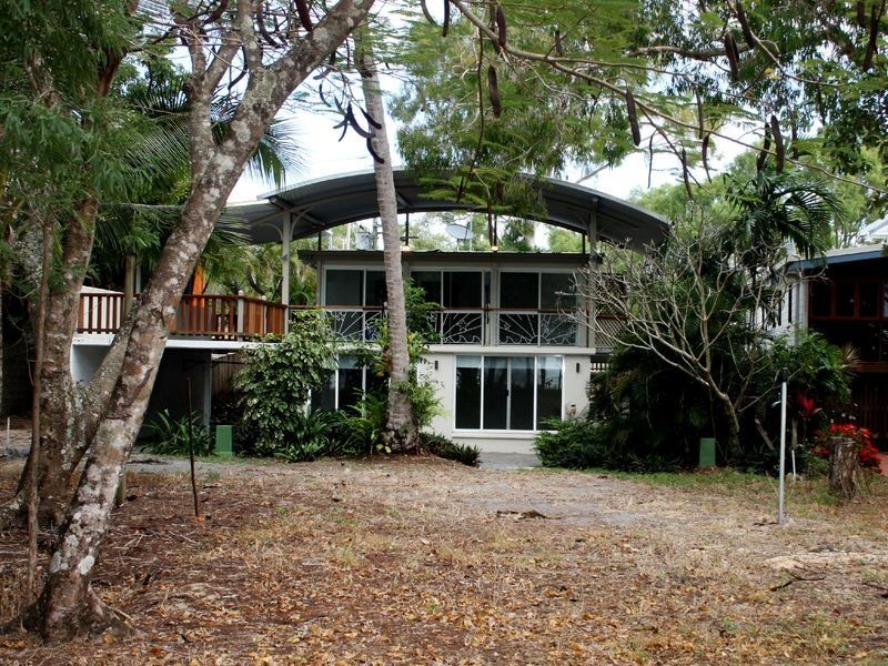 16 Poinsettia Street, Holloways Beach QLD 4878