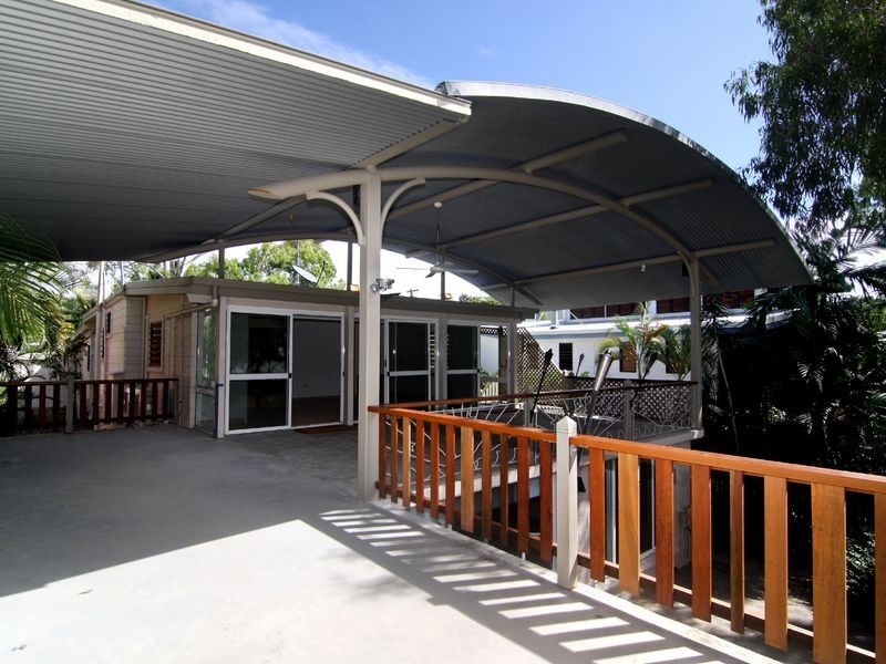 16 Poinsettia Street, Holloways Beach QLD 4878