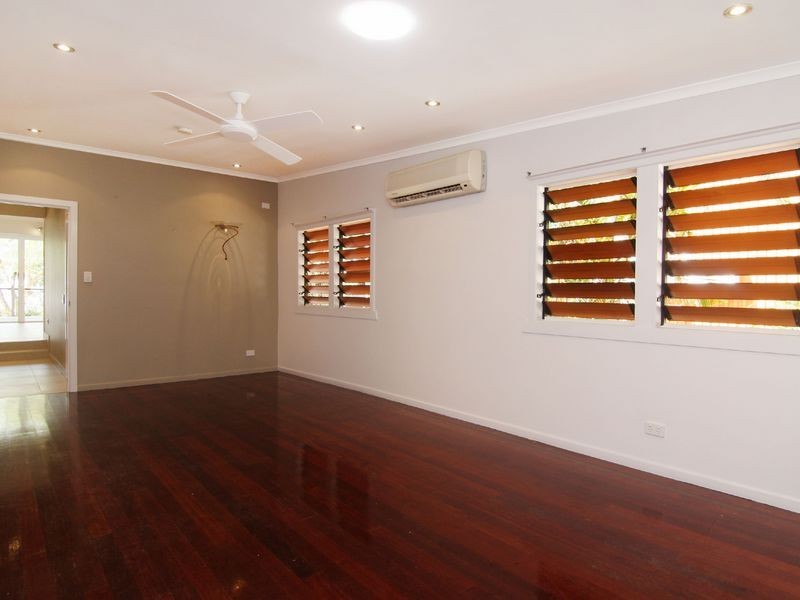 16 Poinsettia Street, Holloways Beach QLD 4878