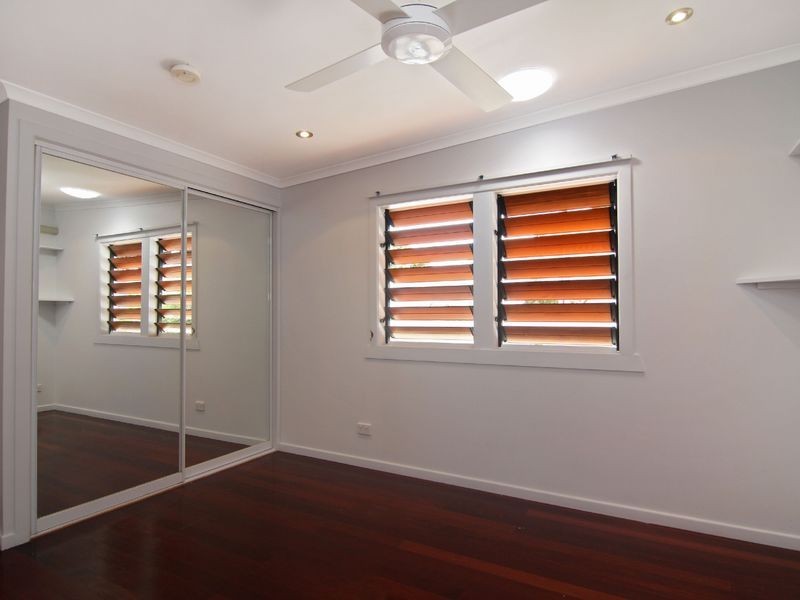 16 Poinsettia Street, Holloways Beach QLD 4878