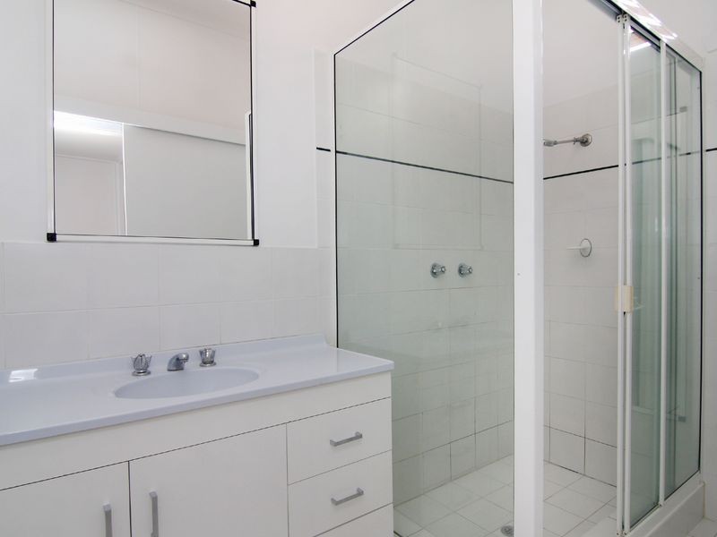 16 Poinsettia Street, Holloways Beach QLD 4878