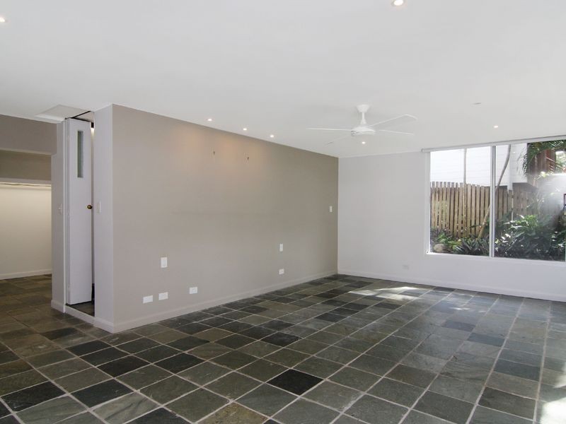 16 Poinsettia Street, Holloways Beach QLD 4878