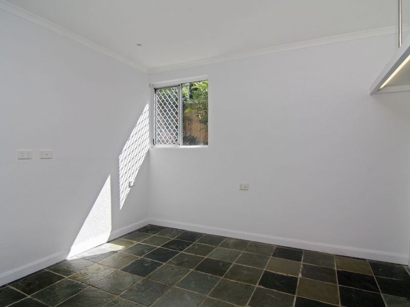 16 Poinsettia Street, Holloways Beach QLD 4878
