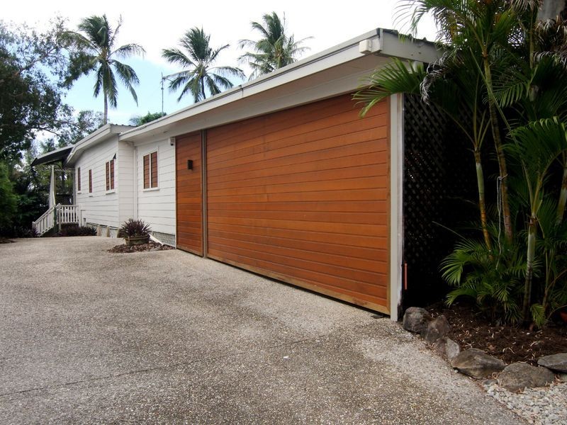 16 Poinsettia Street, Holloways Beach QLD 4878