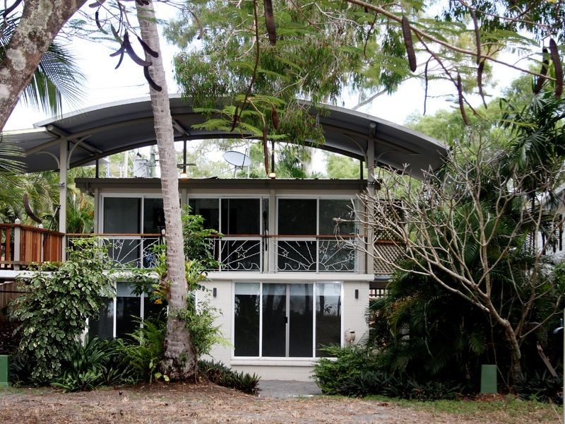 16 Poinsettia Street, Holloways Beach QLD 4878