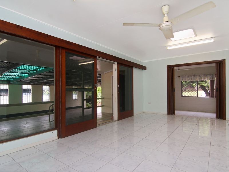 8 Duignan Street, Whitfield QLD 4870