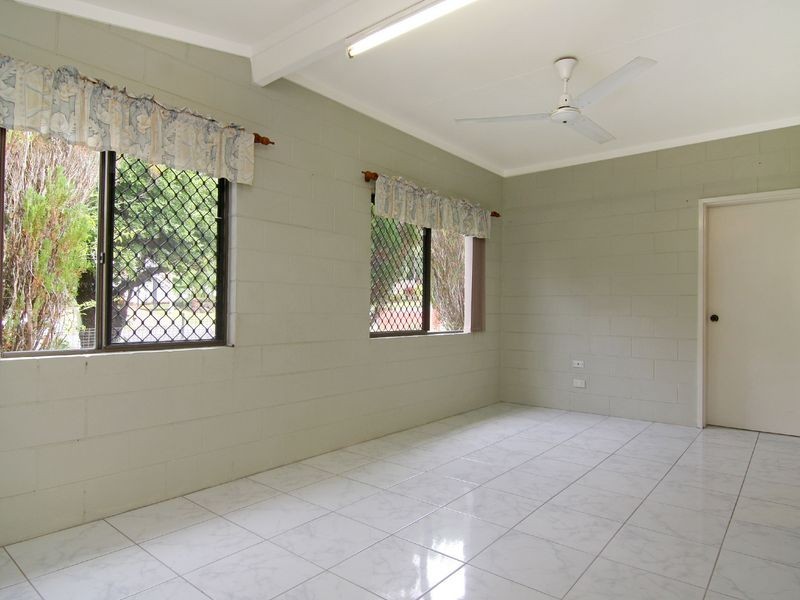 8 Duignan Street, Whitfield QLD 4870