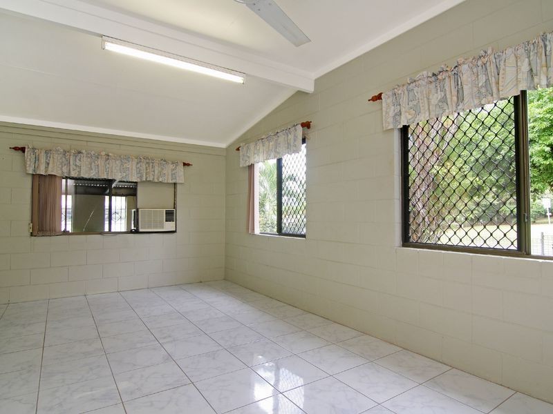 8 Duignan Street, Whitfield QLD 4870